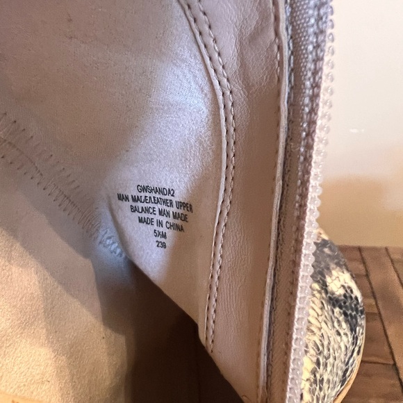 NWOB GUESS SNAKE PYTHON PRINT BOOTIES - Picture 13 of 13